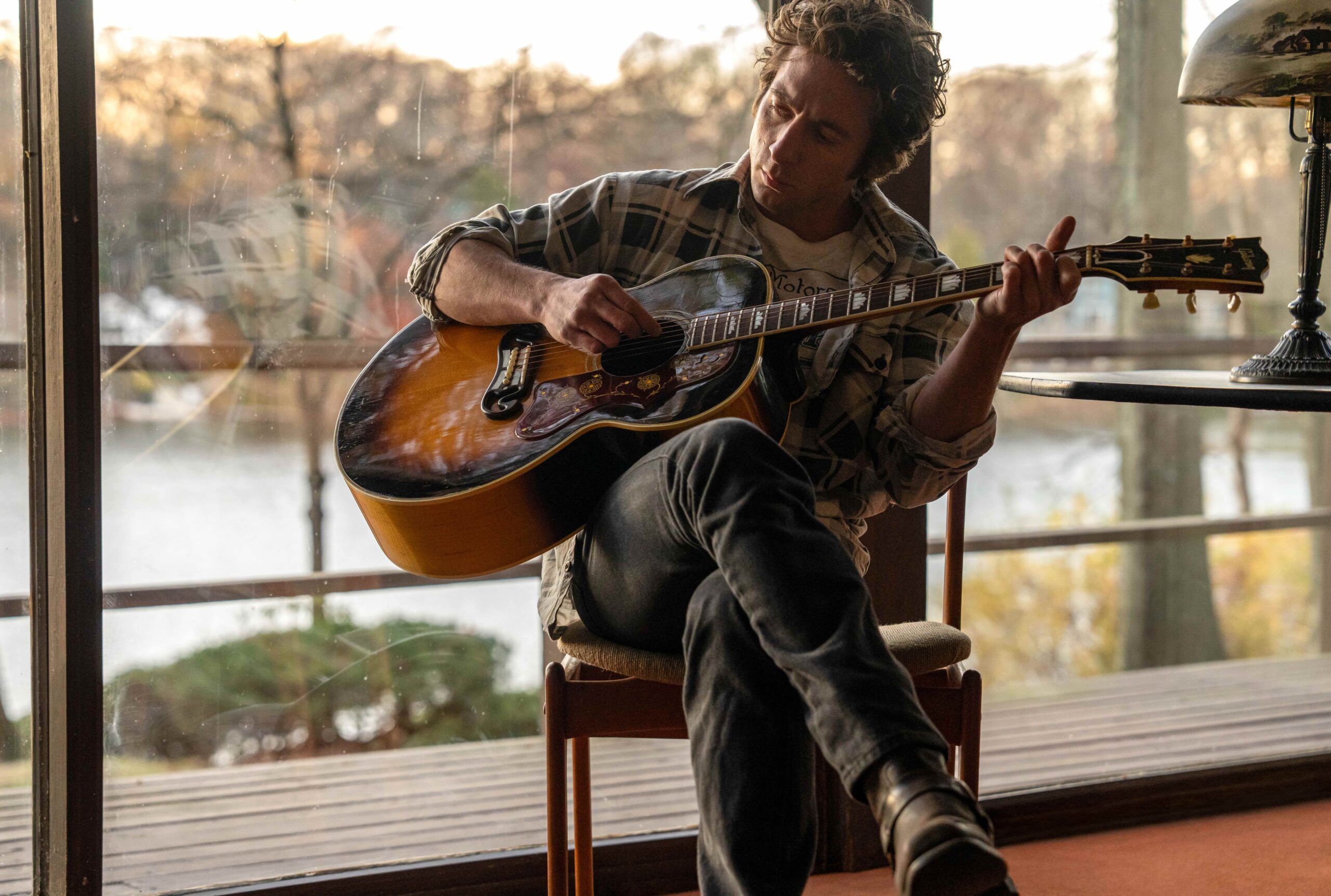 Мракът в огледалото за обратно виждане